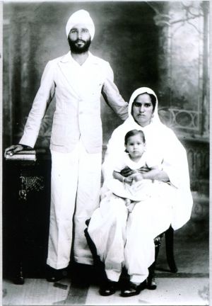 Johl Family, Fiji, 1935.  Courtesy of the Johl Family.