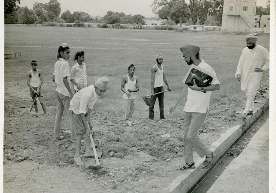 003 JSK with Shovel Bending Doing Seva, Punjab 6-29-1973